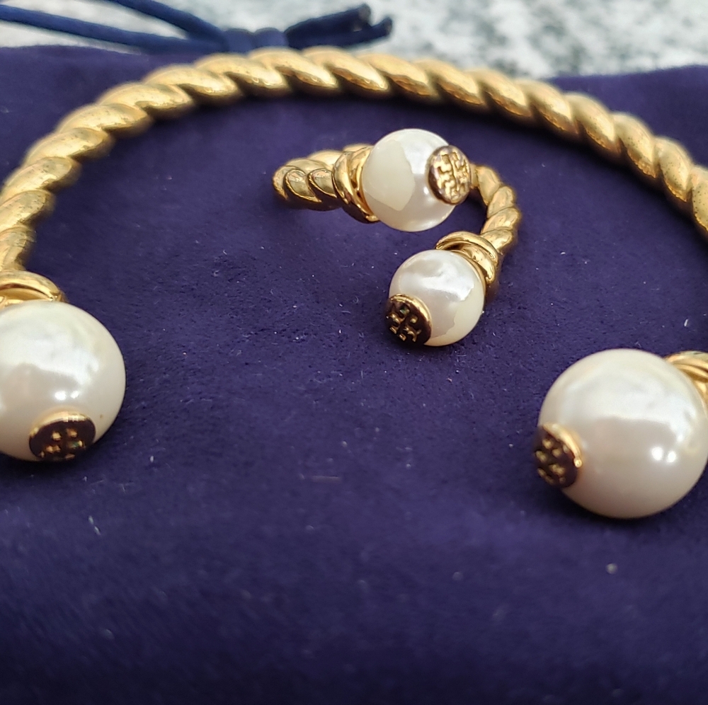 Authentic Tory Burch 3 pc Set Ring,earring,braclet.